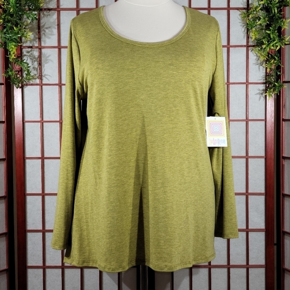 LuLaRoe Tops - NWT LuLaRoe Lynnae Long Sleeved Top size 3XL